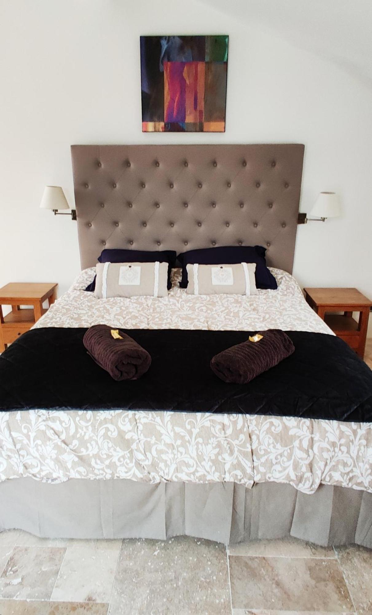 Chambre Cosy Avec Terrasse Sur La Colline Boisee, Parking Prive, Jardin, Calme, Climatisation, 10 Mn Pont Du Gard Num7 Rochefort du Gard Bagian luar foto