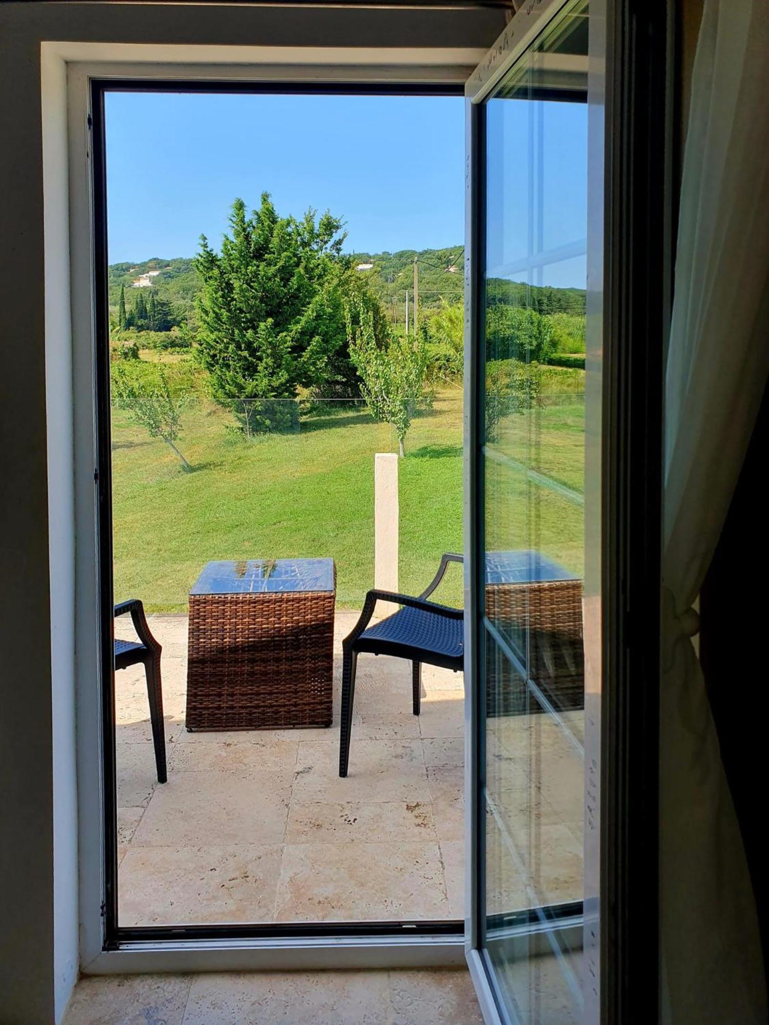 Chambre Cosy Avec Terrasse Sur La Colline Boisee, Parking Prive, Jardin, Calme, Climatisation, 10 Mn Pont Du Gard Num7 Rochefort du Gard Bagian luar foto